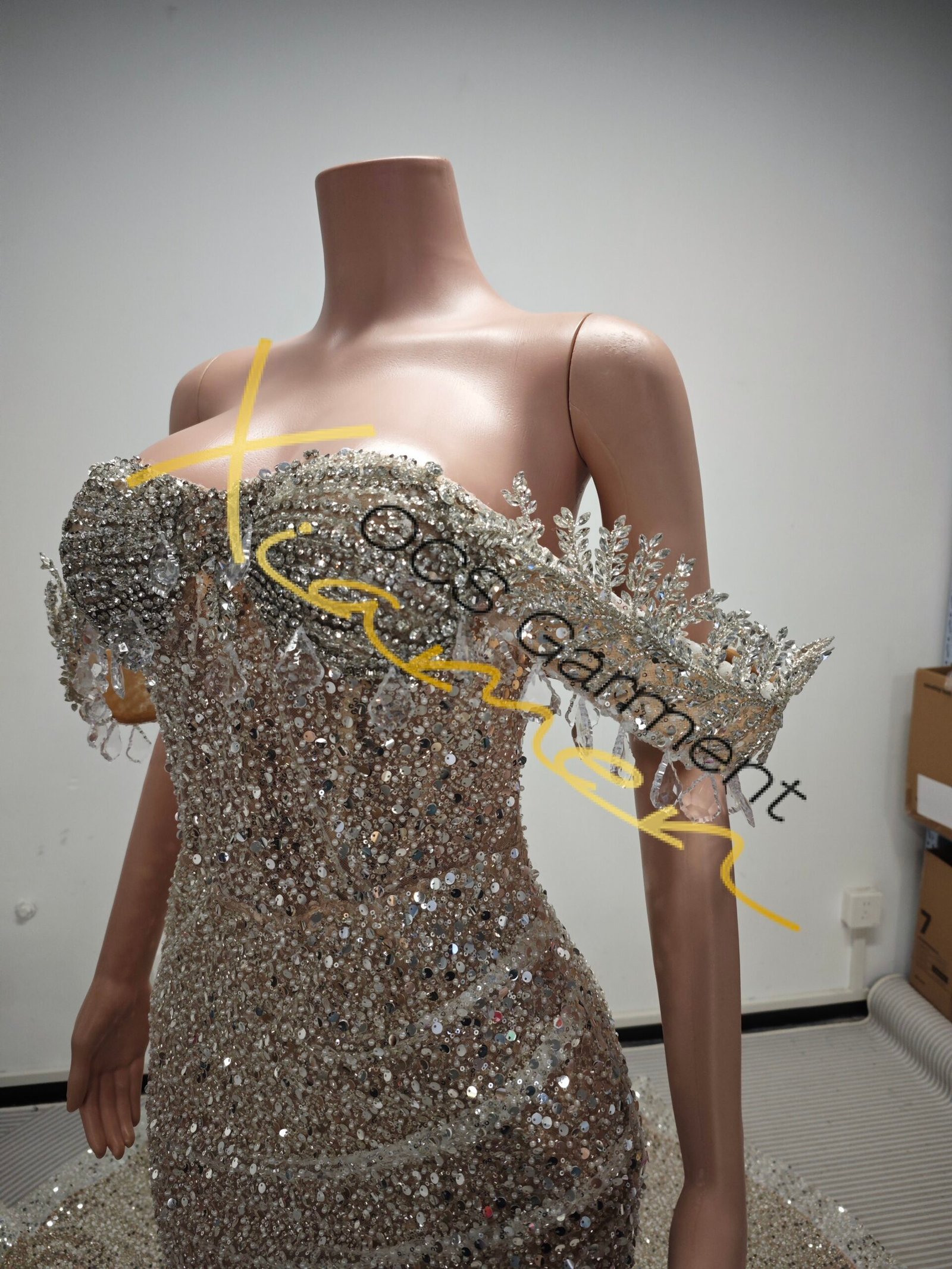 the scarlet majesty (red & silver) (copy) the scarlet majesty (red & silver) (copy)